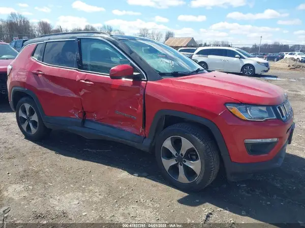 3C4NJDBBXJT101043 2018 JEEP COMPASS - Image 1