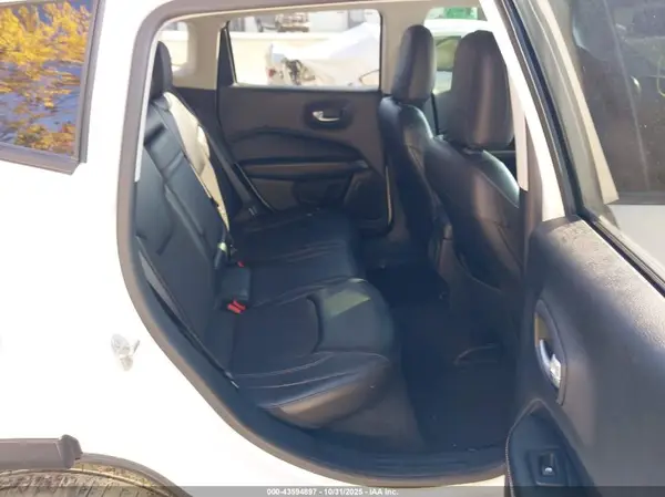 3C4NJDBBXJT101589 2018 JEEP COMPASS - Image 8