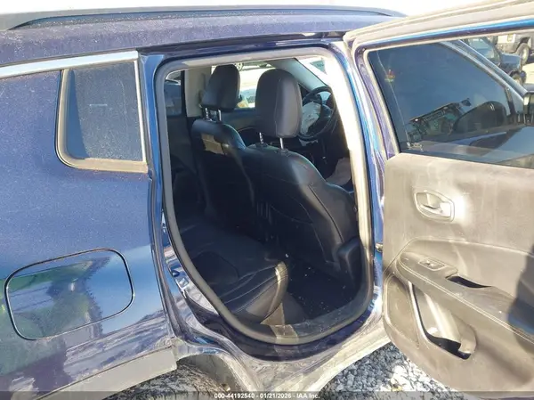 3C4NJDBBXJT107585 2018 JEEP COMPASS - Image 8