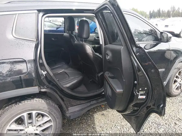 3C4NJDBBXJT112592 2018 JEEP COMPASS - Image 8
