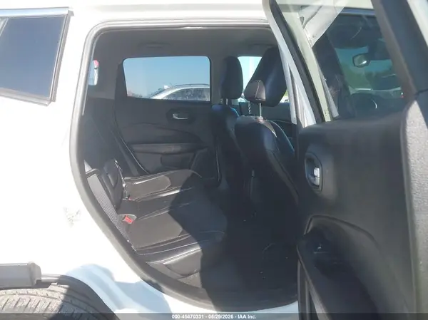 3C4NJDBBXJT113077 2018 JEEP COMPASS - Image 8