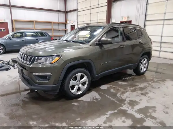 3C4NJDBBXJT116822 2018 JEEP COMPASS - Image 2