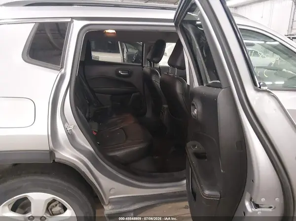 3C4NJDBBXJT134981 2018 JEEP COMPASS - Image 8
