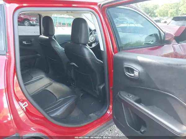3C4NJDBBXJT143079 2018 JEEP COMPASS - Image 8