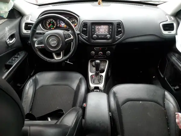 3C4NJDBBXJT152977 2018 JEEP COMPASS - Image 8