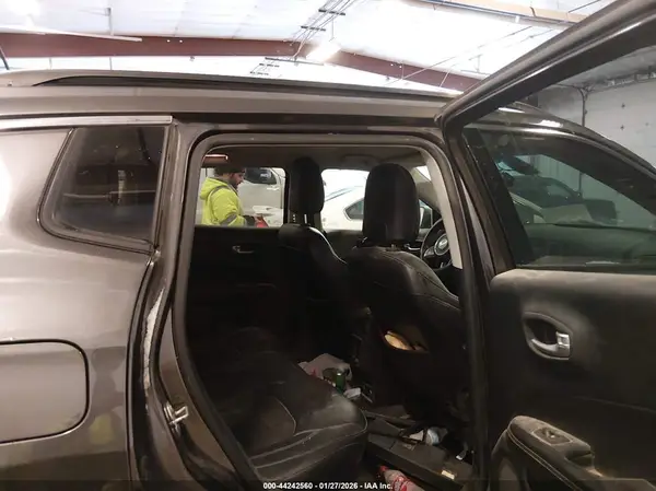 3C4NJDBBXJT154597 2018 JEEP COMPASS - Image 8