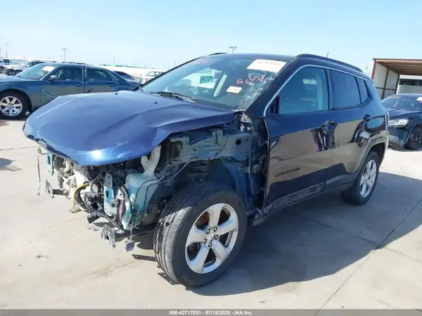 3C4NJDBBXJT162070 2018 JEEP COMPASS - Image 2