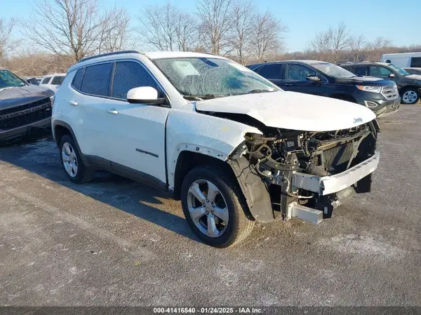 3C4NJDBBXJT206245 2018 JEEP COMPASS - Image 1