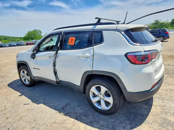 3C4NJDBBXJT206360 2018 JEEP COMPASS - Image 2