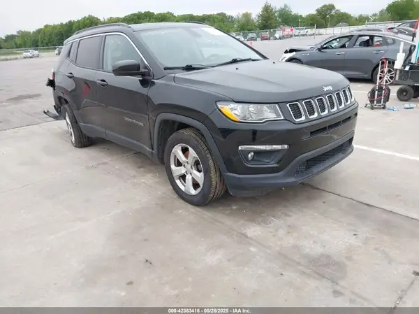 3C4NJDBBXJT222915 2018 JEEP COMPASS - Image 1