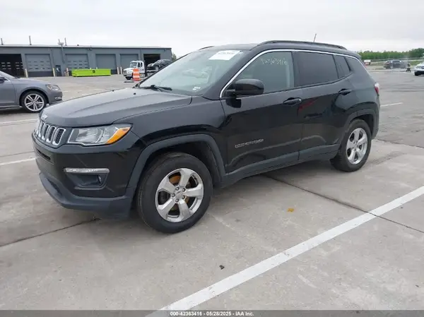 3C4NJDBBXJT222915 2018 JEEP COMPASS - Image 2