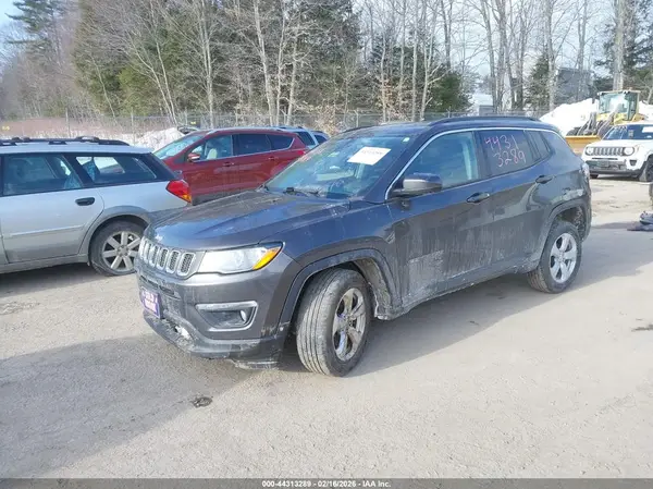 3C4NJDBBXJT223370 2018 JEEP COMPASS - Image 2