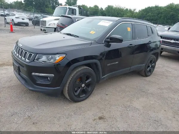 3C4NJDBBXJT223563 2018 JEEP COMPASS - Image 2