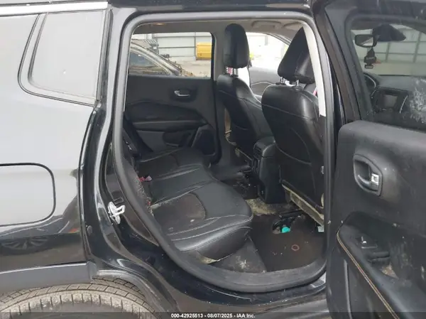3C4NJDBBXJT223563 2018 JEEP COMPASS - Image 8