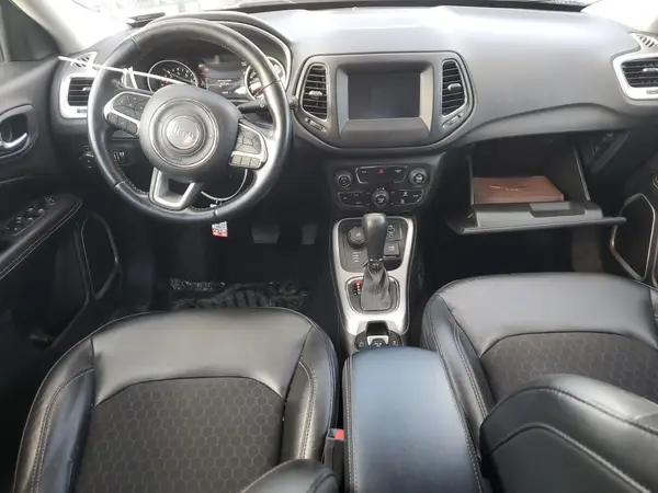 3C4NJDBBXJT239245 2018 JEEP COMPASS - Image 8