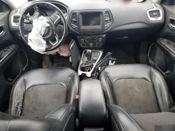 3C4NJDBBXJT246678 2018 JEEP COMPASS - Image 8