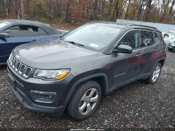 3C4NJDBBXJT262461 2018 JEEP COMPASS - Image 2