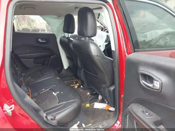 3C4NJDBBXJT270575 2018 JEEP COMPASS - Image 8