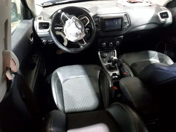 3C4NJDBBXJT270656 2018 JEEP COMPASS - Image 8