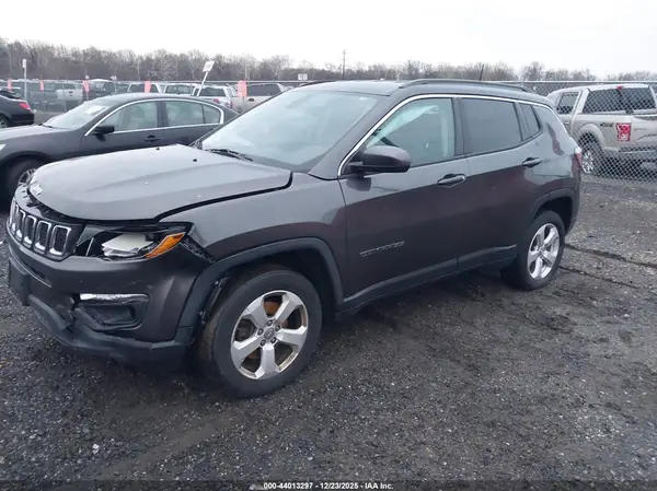 3C4NJDBBXJT270916 2018 JEEP COMPASS - Image 2