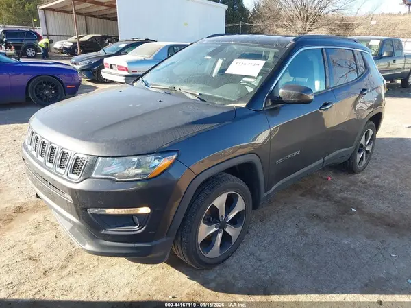 3C4NJDBBXJT281933 2018 JEEP COMPASS - Image 2