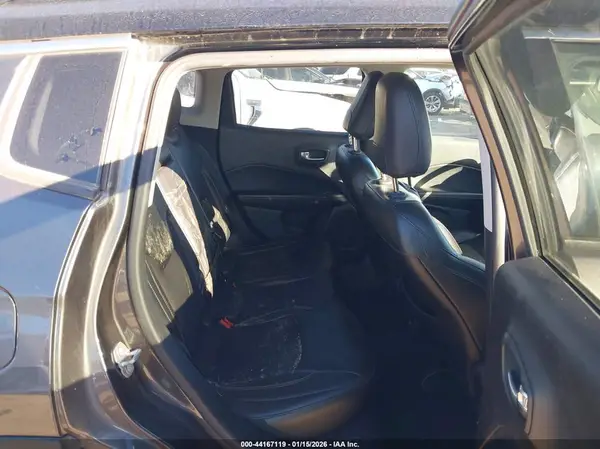 3C4NJDBBXJT281933 2018 JEEP COMPASS - Image 8