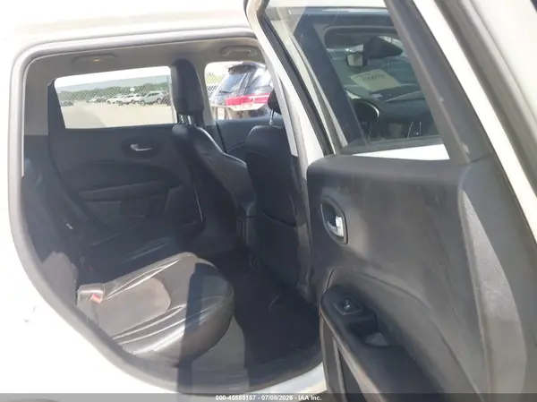 3C4NJDBBXJT284573 2018 JEEP COMPASS - Image 8