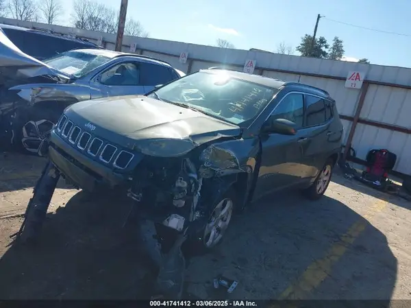 3C4NJDBBXJT290891 2018 JEEP COMPASS - Image 2