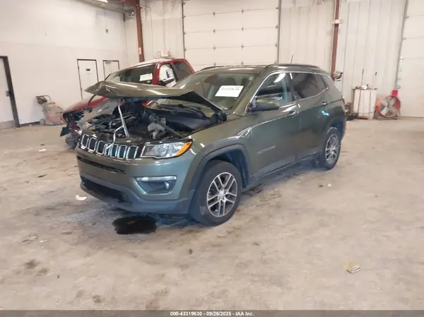 3C4NJDBBXJT301159 2018 JEEP COMPASS - Image 2