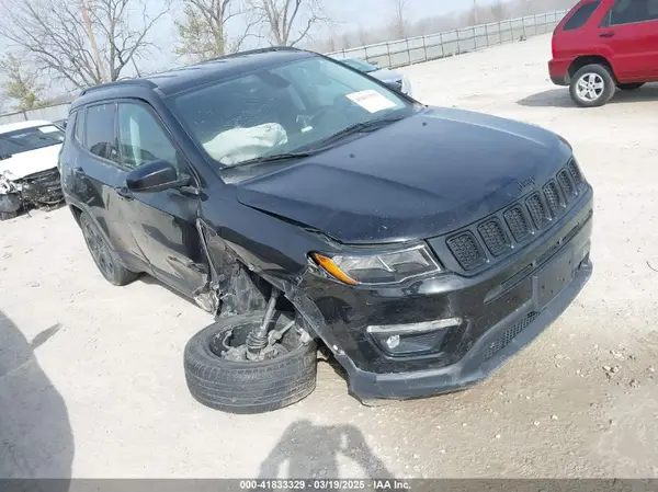 3C4NJDBBXJT304322 2018 JEEP COMPASS - Image 1