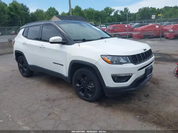 3C4NJDBBXJT304529 2018 JEEP COMPASS - Image 1