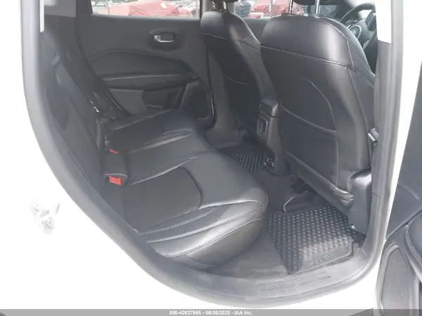 3C4NJDBBXJT304529 2018 JEEP COMPASS - Image 8
