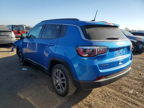 3C4NJDBBXJT307219 2018 JEEP COMPASS - Image 2