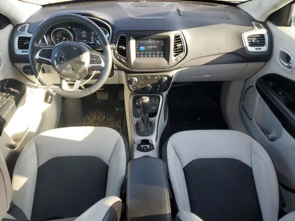 3C4NJDBBXJT307219 2018 JEEP COMPASS - Image 8