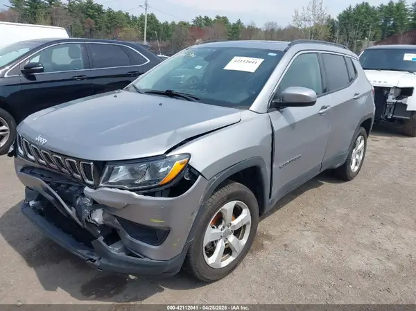 3C4NJDBBXJT313666 2018 JEEP COMPASS - Image 2