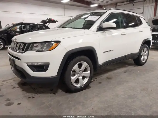 3C4NJDBBXJT313828 2018 JEEP COMPASS - Image 2