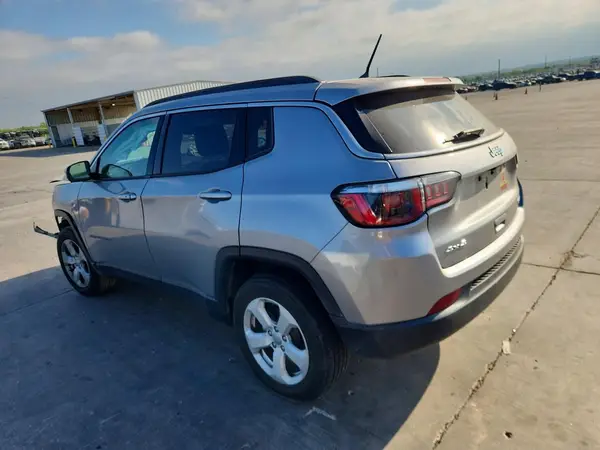 3C4NJDBBXJT313859 2018 JEEP COMPASS - Image 2