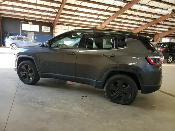 3C4NJDBBXJT314400 2018 JEEP COMPASS - Image 2