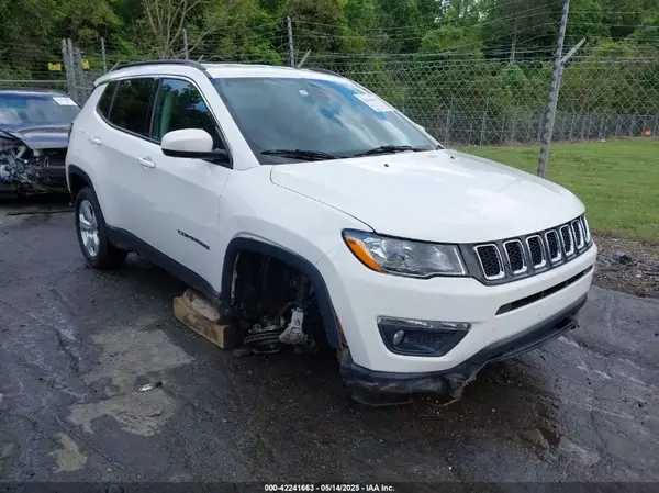 3C4NJDBBXJT320472 2018 JEEP COMPASS - Image 1