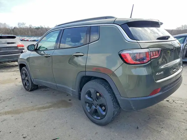 3C4NJDBBXJT320987 2018 JEEP COMPASS - Image 2