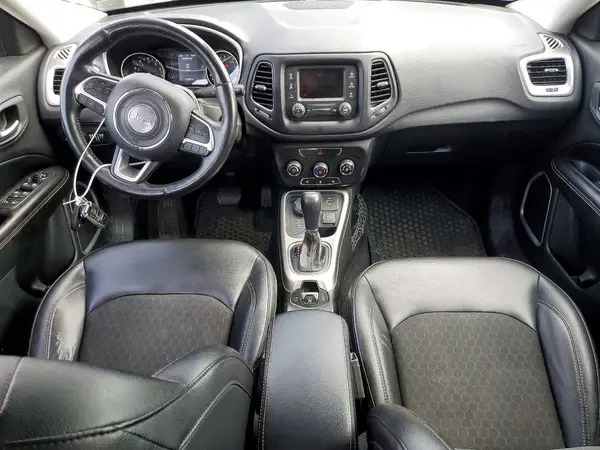 3C4NJDBBXJT320987 2018 JEEP COMPASS - Image 8