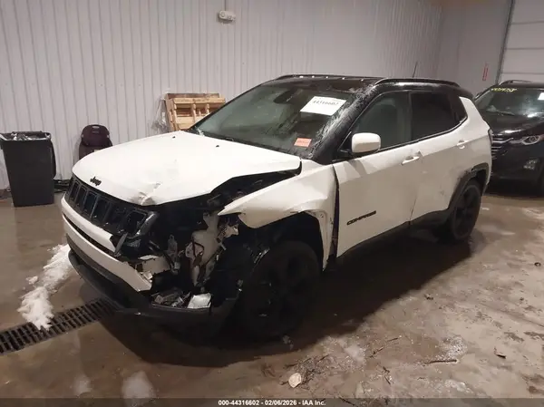 3C4NJDBBXJT321086 2018 JEEP COMPASS - Image 2