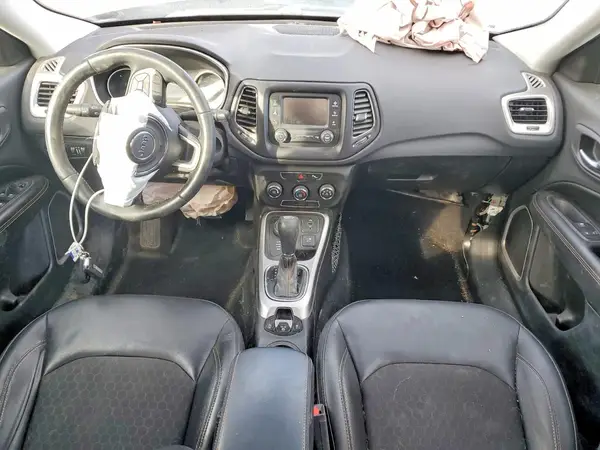 3C4NJDBBXJT325218 2018 JEEP COMPASS - Image 8