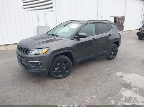 3C4NJDBBXJT325638 2018 JEEP COMPASS - Image 2