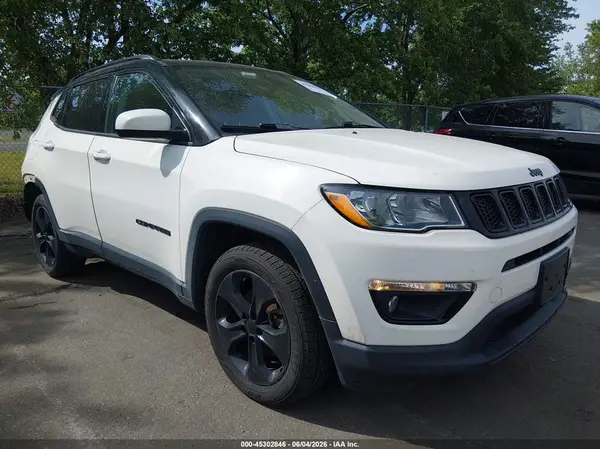 3C4NJDBBXJT325719 2018 JEEP COMPASS - Image 1