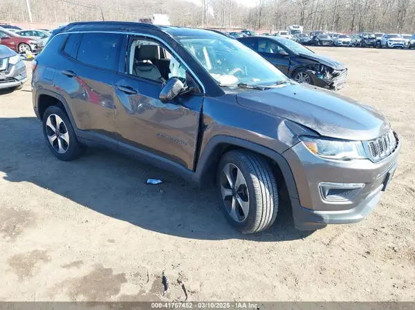 3C4NJDBBXJT326322 2018 JEEP COMPASS - Image 1