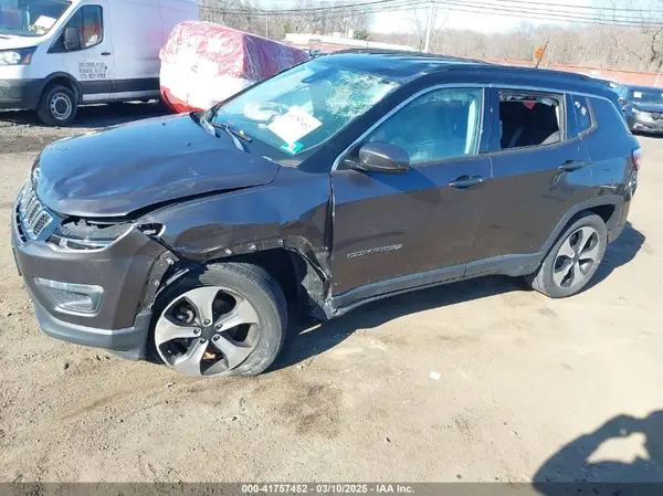 3C4NJDBBXJT326322 2018 JEEP COMPASS - Image 2