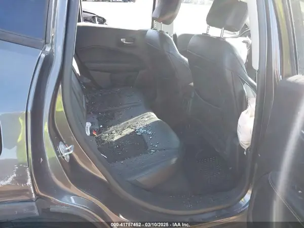 3C4NJDBBXJT326322 2018 JEEP COMPASS - Image 8