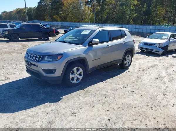 3C4NJDBBXJT331567 2018 JEEP COMPASS - Image 2