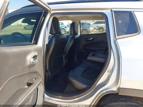 3C4NJDBBXJT331567 2018 JEEP COMPASS - Image 8